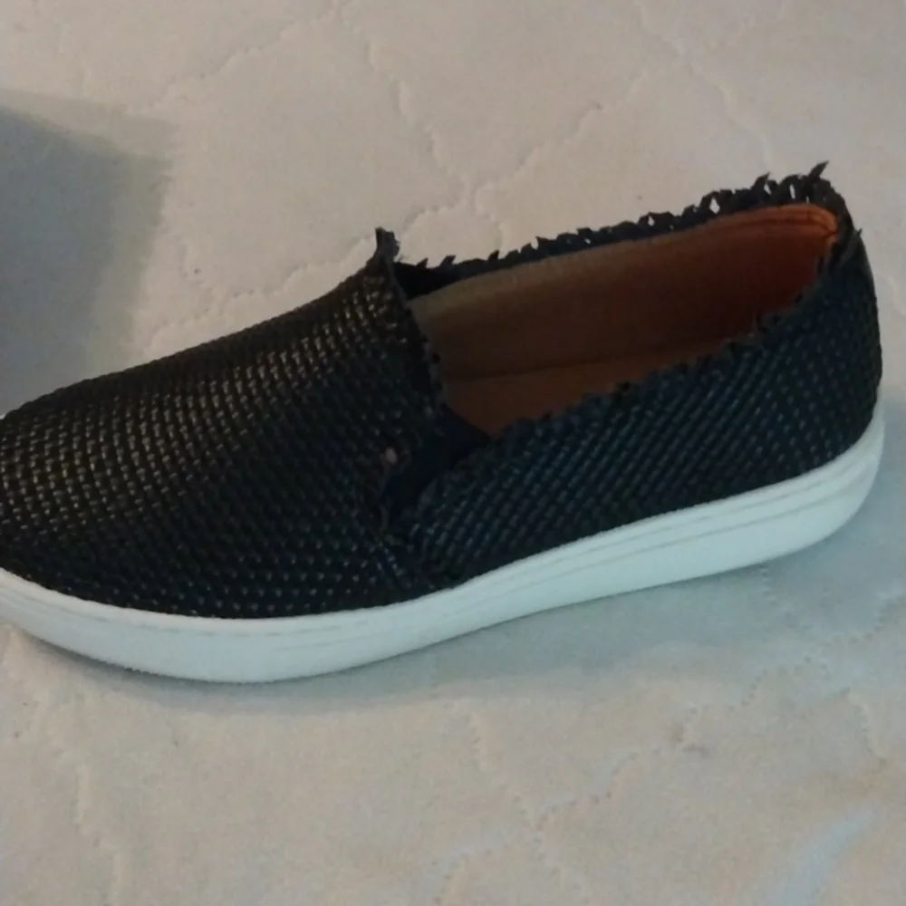 Shoes - Picture 3 of 5